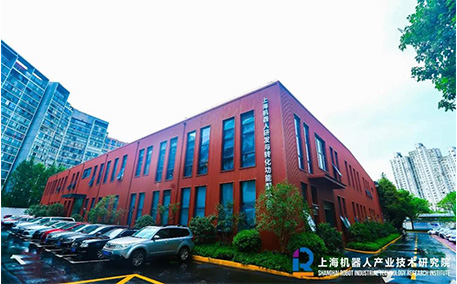 与全球高校紧密联动，加速成果转化