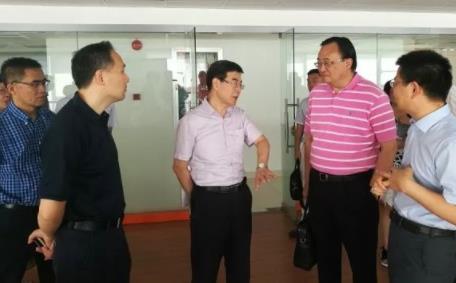 上海市人大领导及人大代表走进上海机器人研发与转化功能型平台